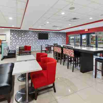 Wingate by Wyndham Lake Charles Casino Area Dining/Meeting Rooms