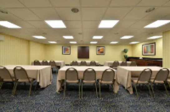 Holiday Inn Express & Suites WILLIAMSTOWN - GLASSBORO by IHG