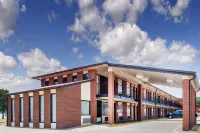 Super 8 by Wyndham Chattanooga Ooltewah Hotels in Collegedale