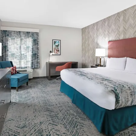 La Quinta Inn & Suites by Wyndham DFW West-Glade-Parks
