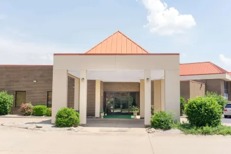 Super 8 by Wyndham Harrison OH Отели в г. Гриндейл