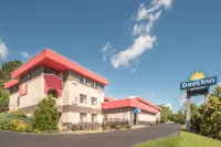 Days Inn by Wyndham Duluth Lakewalk Hotels near Walgreens