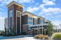 La Quinta Inn & Suites by Wyndham Forsyth Hotels in Forsyth