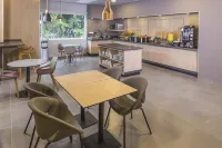 哥倫比亞麥德林萬豪城市快捷普拉斯酒店 - 早餐