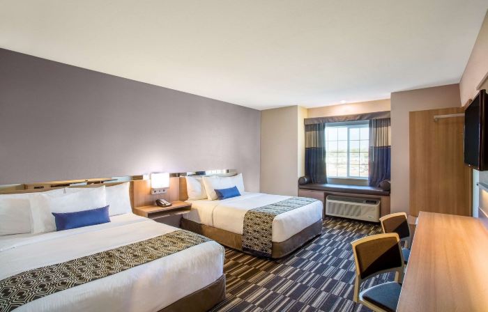 Microtel by Wyndham Vernal / Naples