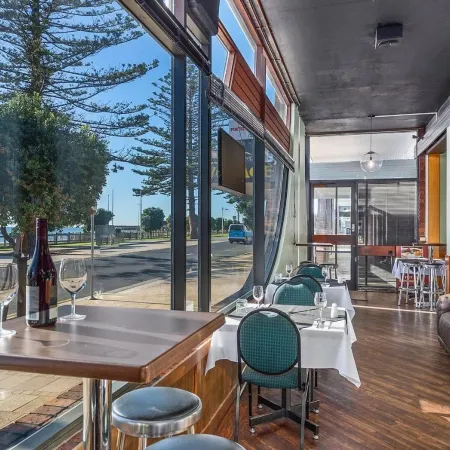Beachfront Voyager Motor Inn