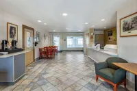 Econo Lodge - pet friendly