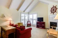 Captain's Cottage Suites Hotels in Grand Haven