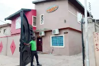 Inglesias Suites Hotel a Mushin