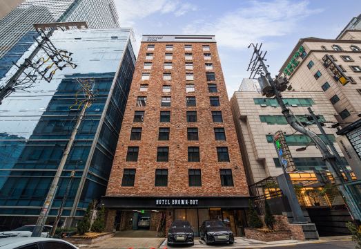 브라운도트 역삼점 대형 TV