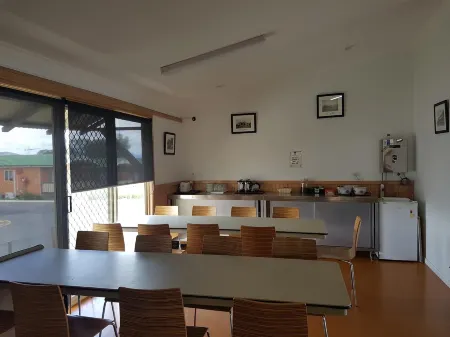 Canberra Carotel Motel Отели в г. Sutton