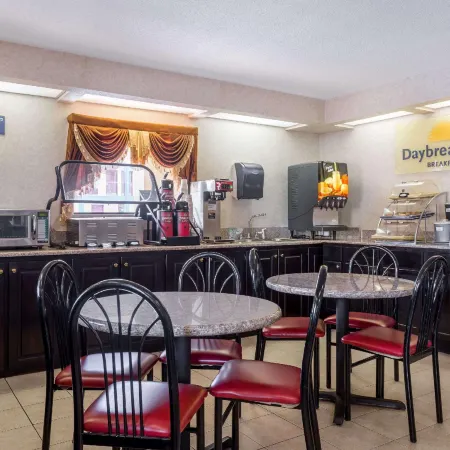 Days Inn & Suites by Wyndham Warner Robins Near Robins AFB