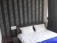 Hotel Holiday Era Opposite Railway Station