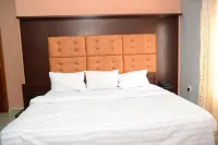 Iyore Grand Hotel and Suites Отели в г. 