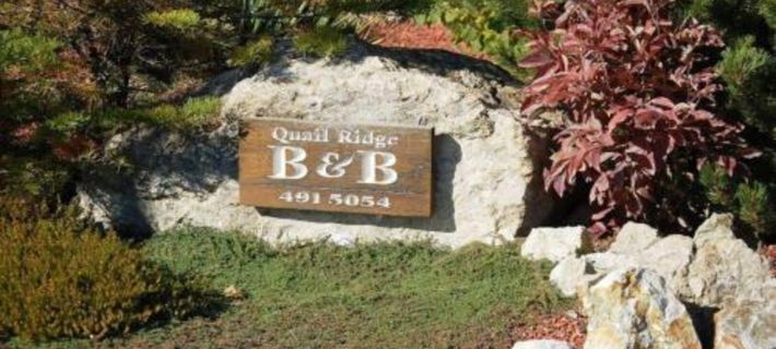 ア バケーション パラダイス アット クウェイル リッジ B&B ケロウナのホテル