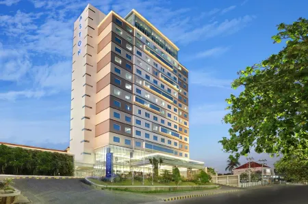 Aston Kupang Hotel & Convention Center Отели в г. Купанг