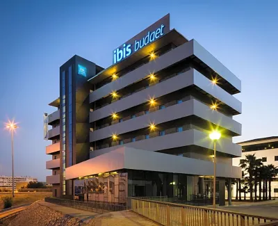 Ibis Budget Sevilla Aeropuerto Hotel dekat CEAM Miraflores