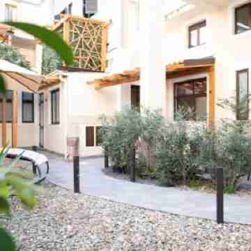 Etna Hills Hotel Exterior