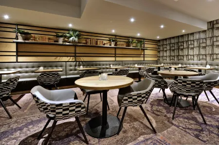 Van der Valk Hotel Hilversum/ de Witte Bergen Отели рядом с достопримечательностью «Singer Laren»