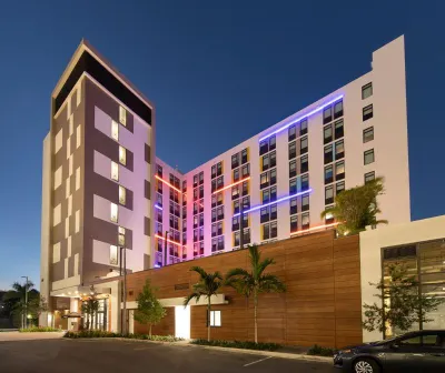 Aloft Miami Aventura Hotels near Men's Wearhouse