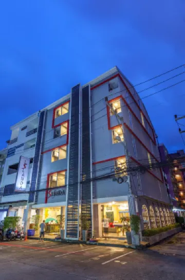 โรงแรมโคคูน ไอส์แลนดา โรงแรมใกล้ถนนนาใน