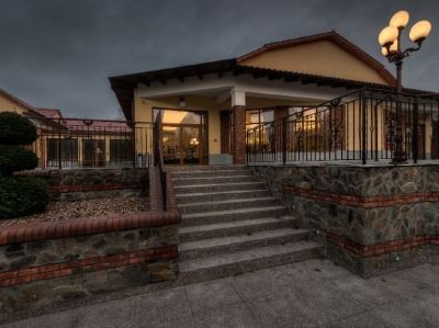 Hotel Exterior Evita Photo