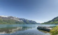 Dalsøren Camping og Hytter Hôtels à : Solvorn