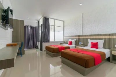 RedDoorz Plus @ Vantas Hotel Parbaba Hotels near Topi Tao Situngkir
