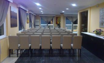 3. Hotel Im..