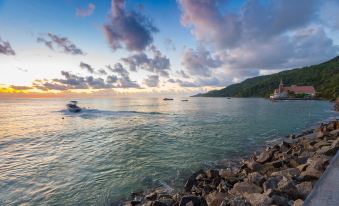 Le Nautique Luxury Beachfront Apartments