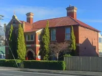 Edinburgh Gallery Bed & Breakfast Hotel di West Hobart