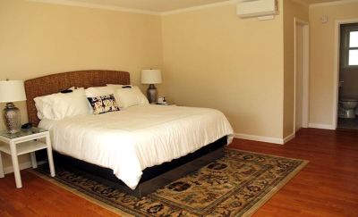 Comfort Room, 1 Queen Bed Max of 2 Occupants - combination of all adults and children no exception