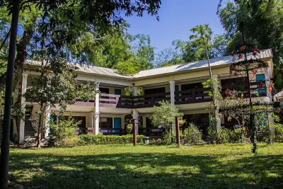 里斯蘭雨林度假村 鄰近SM City Urdaneta Central的酒店