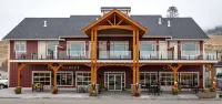 Hillcrest Farm Market B&B فنادق في كيلونا