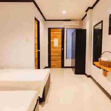 Mahogany Tourist Inn Rooms