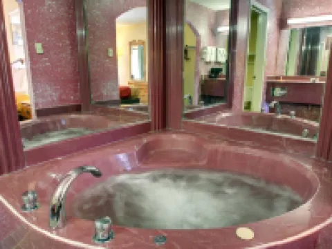 Econo Lodge Hotels in Clinton