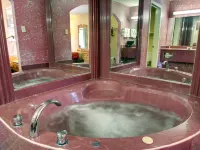 Econo Lodge Hotels in Clinton