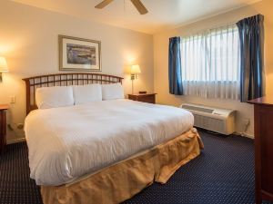 Coral Reef Inn & Condo Suites