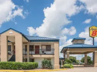 Super 8 by Wyndham Sealy Hotels in Austin County