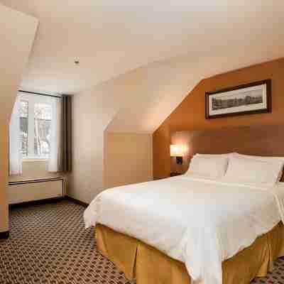 Holiday Inn Express & Suites Tremblant Rooms