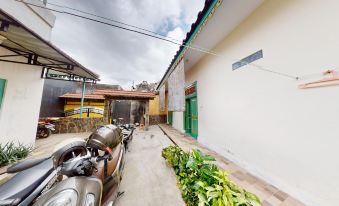 Ngadiwinatan Alleyway Guest House Jogja