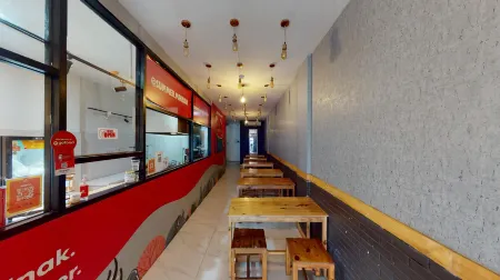 Shakti Capsule Cihampelas Bandung Отели рядом с достопримечательностью «Бандунгский технологический институт»