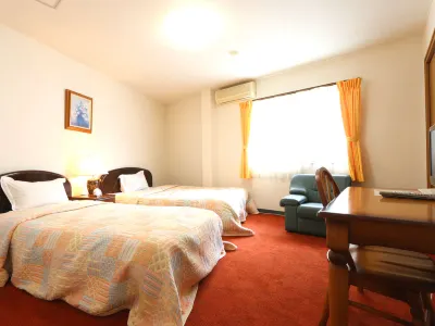 Sanso Yanahara Hotels near Honzanji