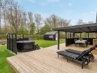 "Gustaf" - 400m to the Fjord Hotels in Hemmet