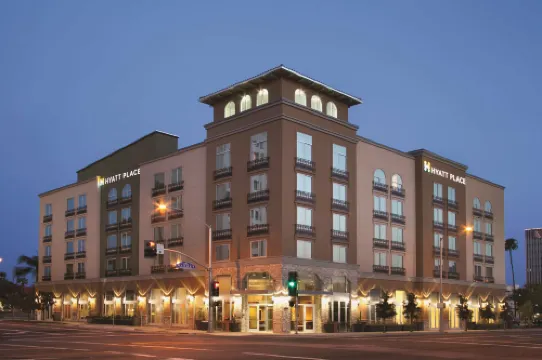 Hyatt Place Riverside Downtown