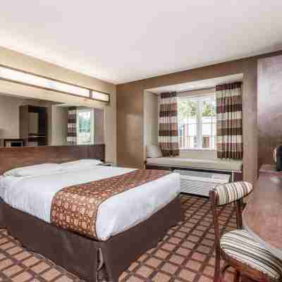 Microtel Inn & Suites by Wyndham Macon Rooms