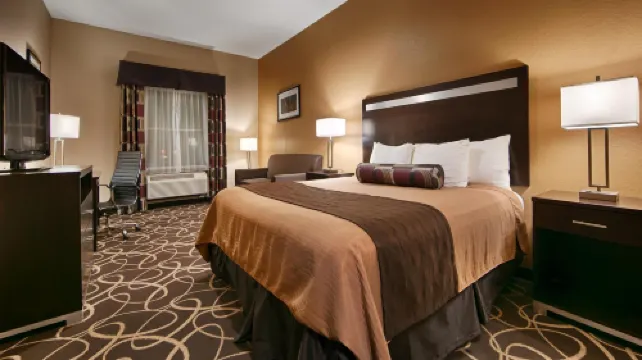 Best Western Plus Kenedy Inn