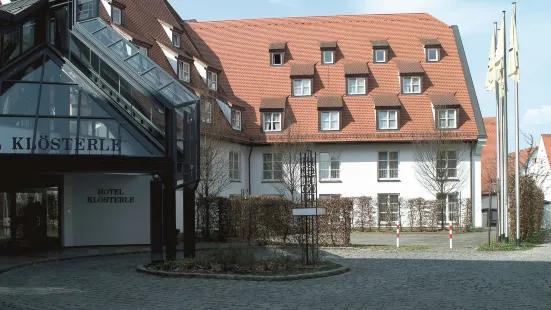 克隆施特萊勒諾德林根酒店