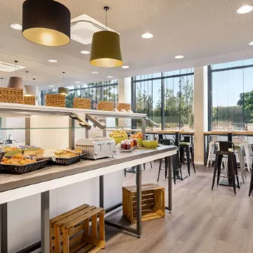 Super 8 by Wyndham Dresden