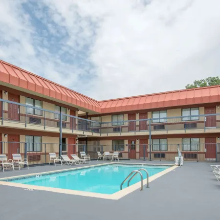 Super 8 by Wyndham Tulsa